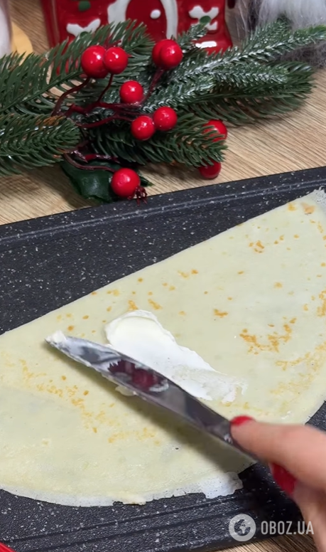 Вместо привычных бутербродов: как приготовить изысканную закуску из блинов с красной икрой