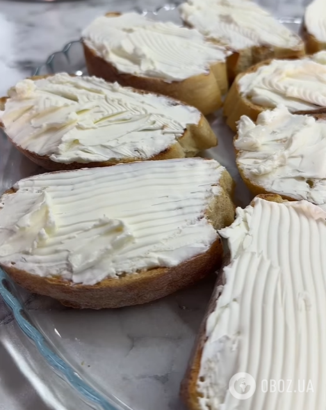 Изысканные праздничные брускетты с хамоном и вялеными томатами: рецепт на Новый год