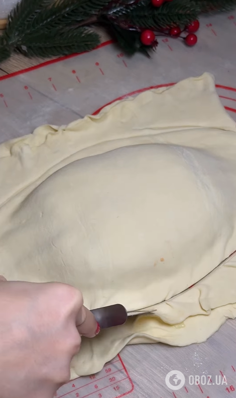 Смачний та ситний пиріг із червоною рибою: як приготувати