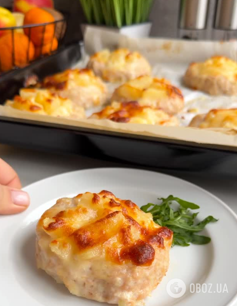 Сочные гнезда с ананасом и сыром в духовке: идеальное блюдо на ужин вместо котлет