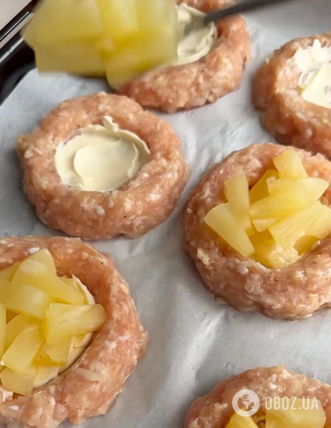 Сочные гнезда с ананасом и сыром в духовке: идеальное блюдо на ужин вместо котлет