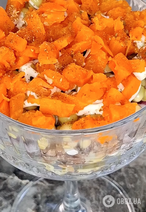 Вкуснее, чем оливье и шуба: легкий салат со шпротами и овощами для новогоднего стола