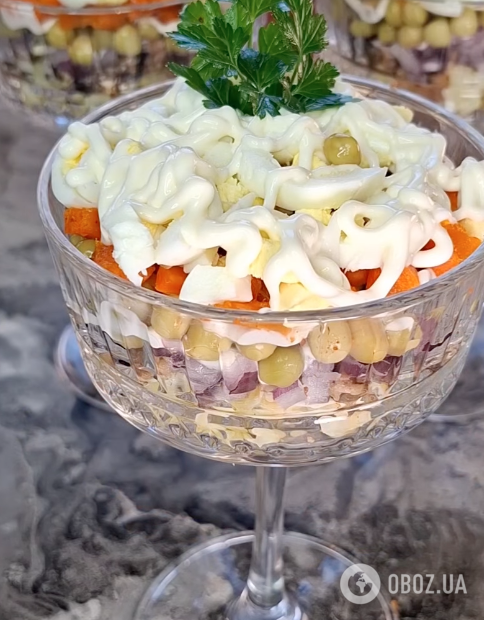 Вкуснее, чем оливье и шуба: легкий салат со шпротами и овощами для новогоднего стола