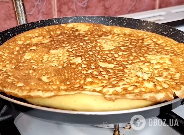 Крабовий салат із яєчними млинцями для новорічного столу: смачніше, ніж із рисом і капустою