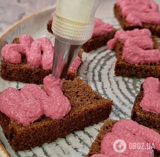 Корисні та смачні бутерброди з оселедцем і буряком: найлегший рецепт закуски