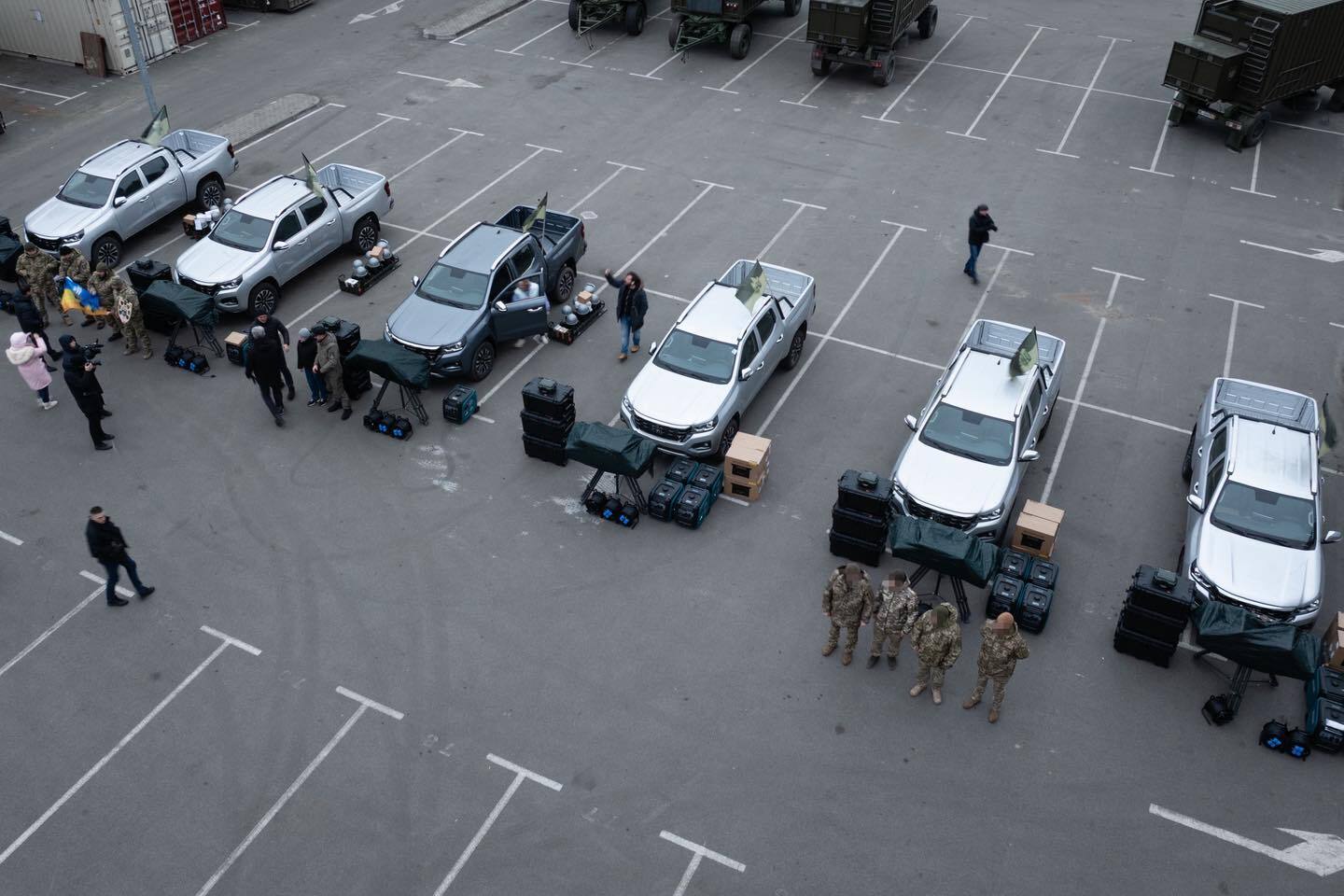 "Чтобы сорвать планы кремлевским чертям": Порошенко передал военным еще шесть "Ай-Петри" для защиты критической инфраструктуры