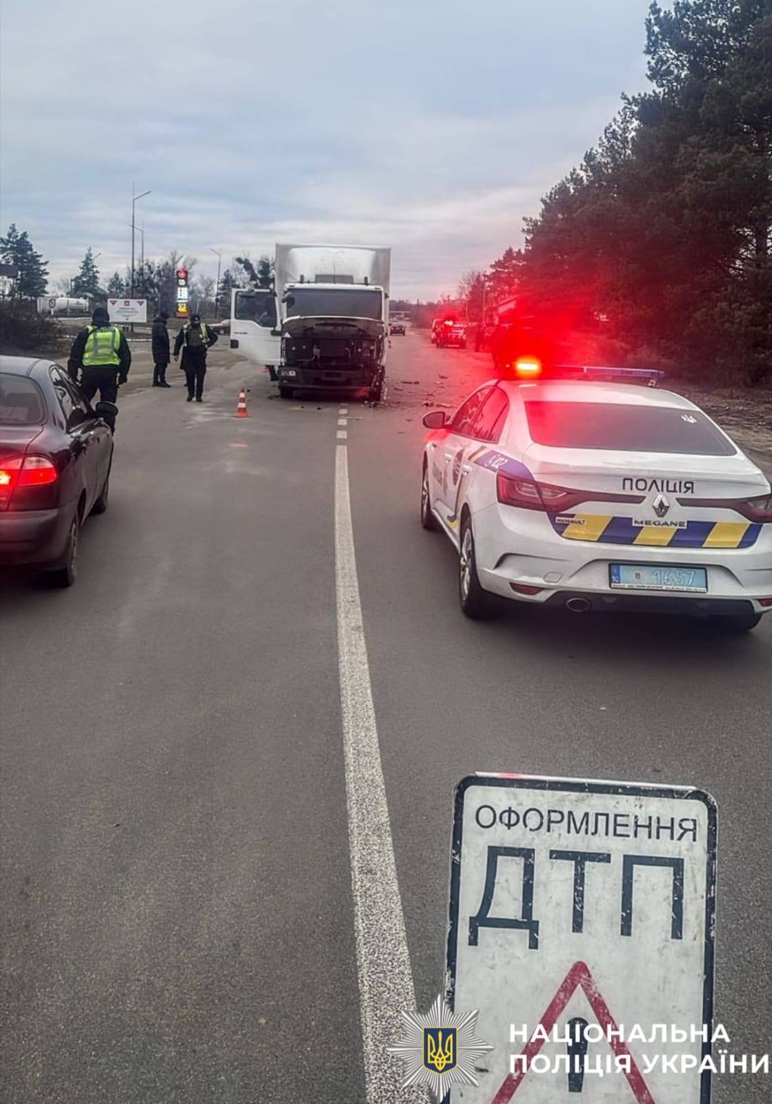 На Київщині зіткнулись Jeep та вантажівка: одна дитина загинула, а ще двох госпіталізували. Подробиці та фото