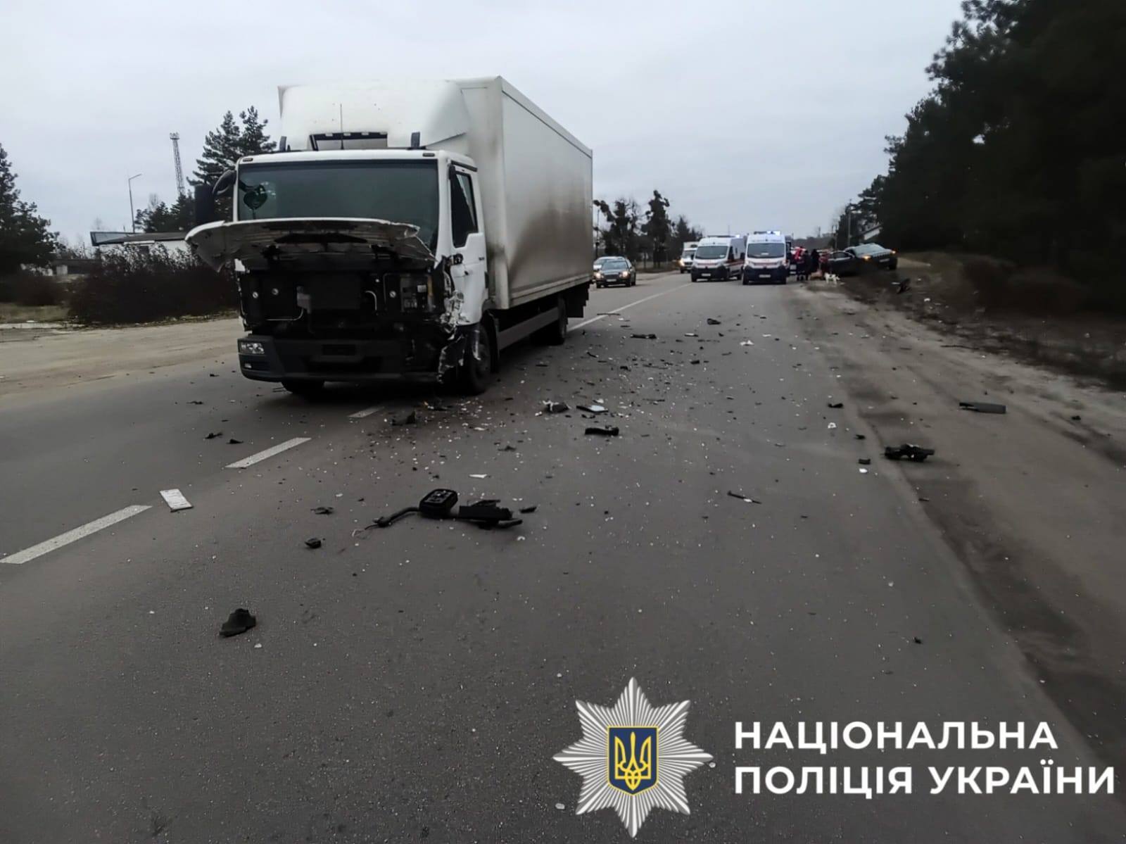 На Київщині зіткнулись Jeep та вантажівка: одна дитина загинула, а ще двох госпіталізували. Подробиці та фото