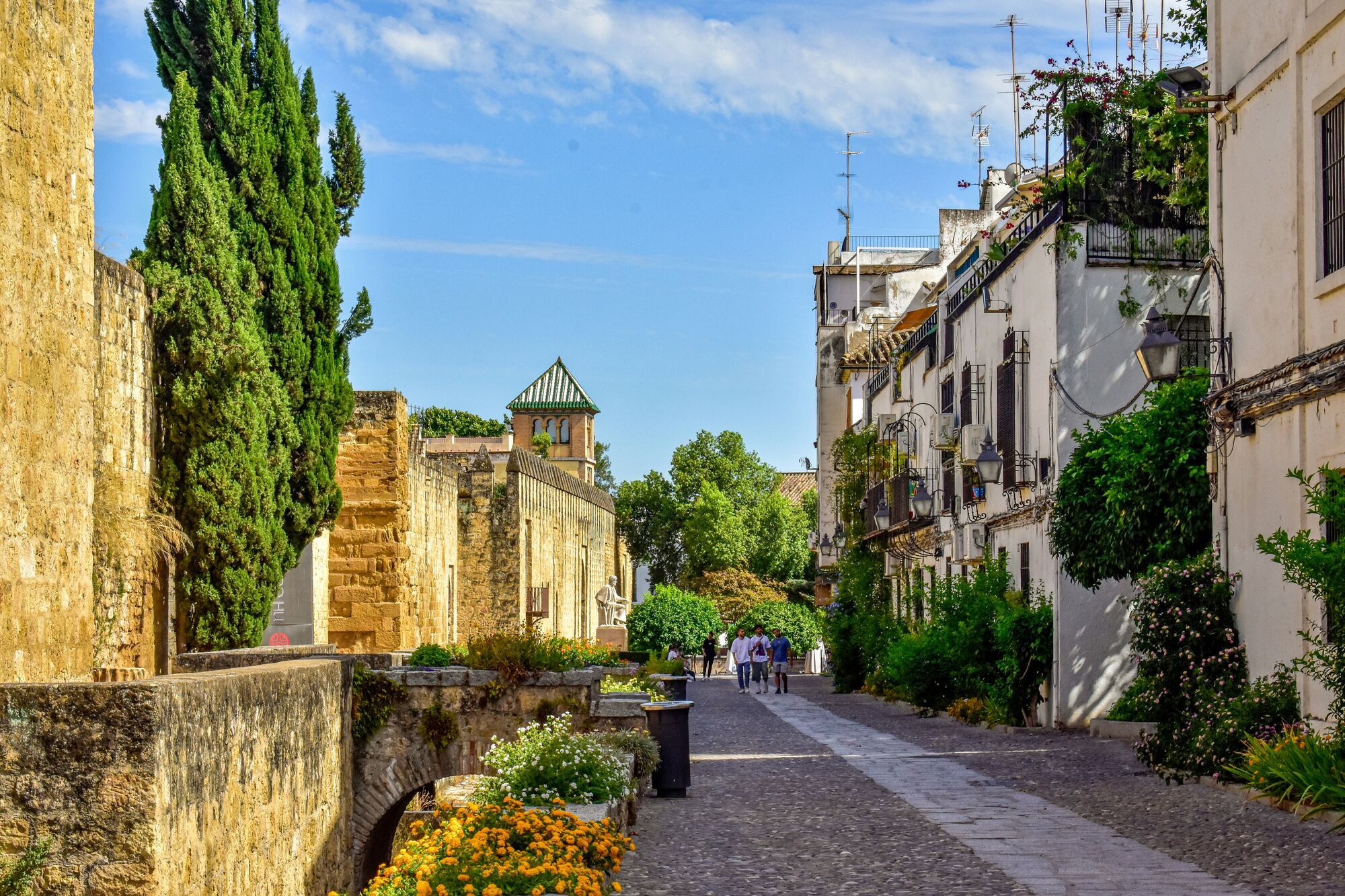 Неймовірно гарне і зручше для пішоходів: туристам порадили казкове місто в Європі