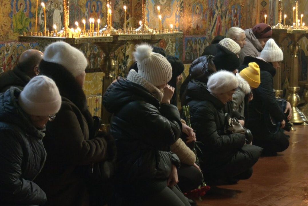 У Житомирі попрощалися з 4-річною дівчинкою, яку вбила Росія. Фото