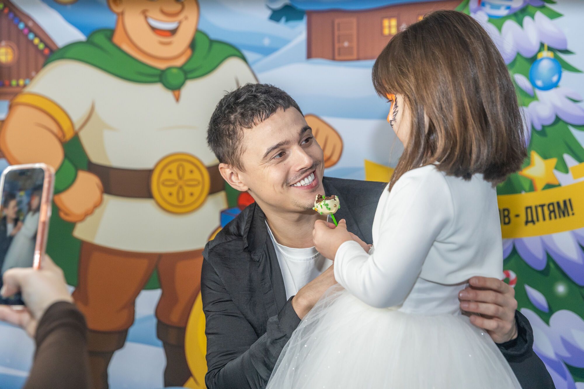 "Для детей создали магию": Злата Огневич и Никита Алексеев посетили "Веселые старты. Новогодние приключения Котигорошка", организованные Фондом Рината Ахметова