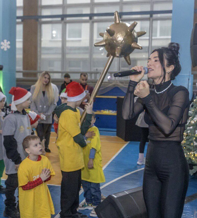 "Для детей создали магию": Злата Огневич и Никита Алексеев посетили "Веселые старты. Новогодние приключения Котигорошка", организованные Фондом Рината Ахметова