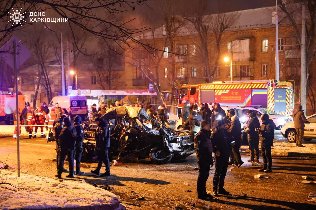 Россия атаковала Харьков КАБами: горят автомобили, есть погибшие и пострадавшие