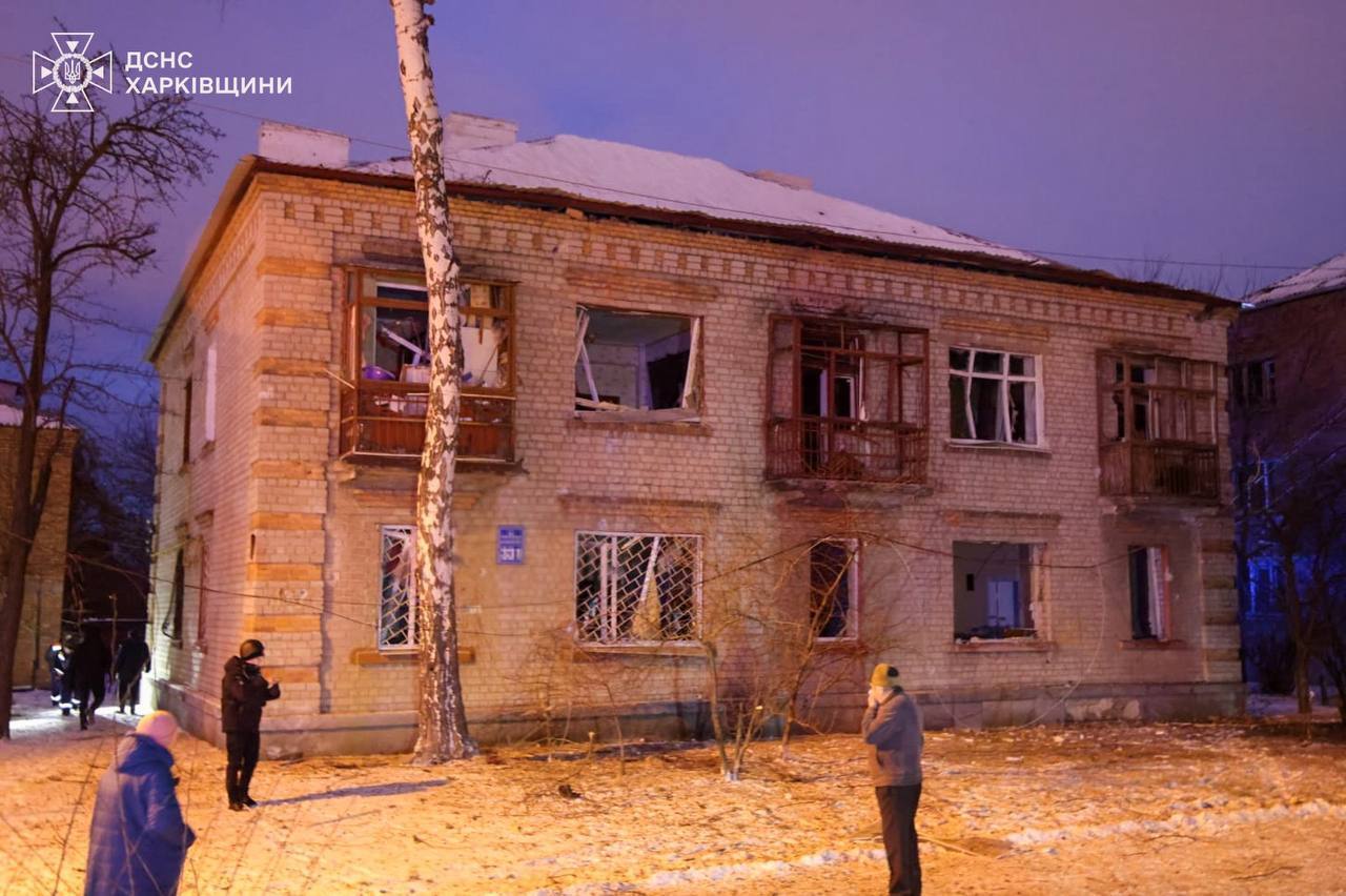 Россия атаковала Харьков КАБами: горят автомобили, есть погибшие и пострадавшие