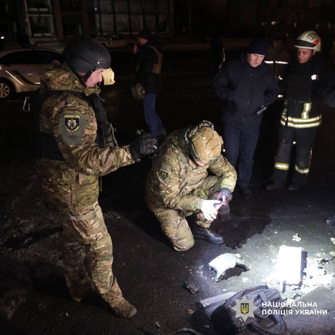 Россия атаковала Харьков КАБами: горят автомобили, есть погибшие и пострадавшие