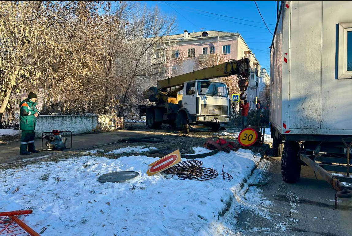 Лягають спати одягненими і гріються пляшками з водою: з морозами в Росію прийшов комунальний колапс