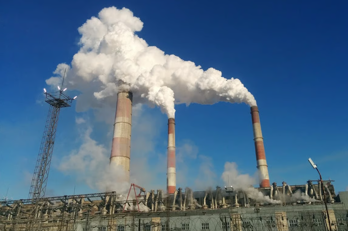 Лягають спати одягненими і гріються пляшками з водою: з морозами в Росію прийшов комунальний колапс