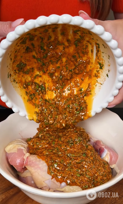 Соковиті курячі гомілки з картоплею в духовці: рецепт страви на будь-який випадок