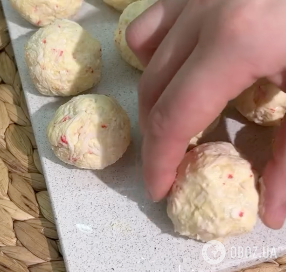 Вкусная закуска из крабовых палочек "Рафаэлло" за 10 минут: самый простой рецепт