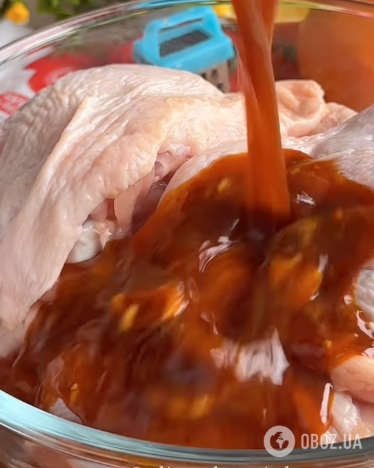 Соковита запечена курка в апельсиновому маринаді: рецепт страви для новорічного столу