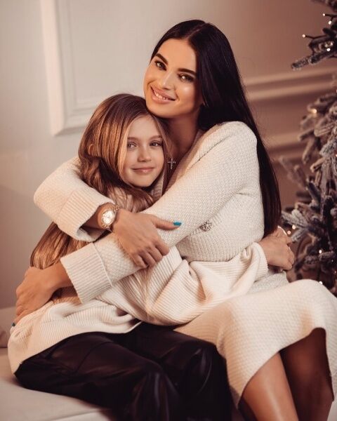 Усик приїхав на бій в Ер-Ріяд зі старшою донькою. Який зараз вигляд має доросла Ліза. Фото