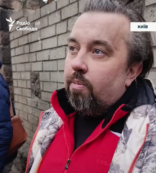 "Двигун від дрона в дитячій кімнаті": чоловік розповів про пряме влучання в будинок у Києві. Відео