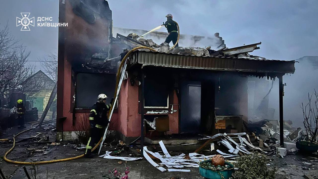 Росія вдарила по Київщині, є загибла, постраждали люди: в ОВА розкрили наслідки атаки