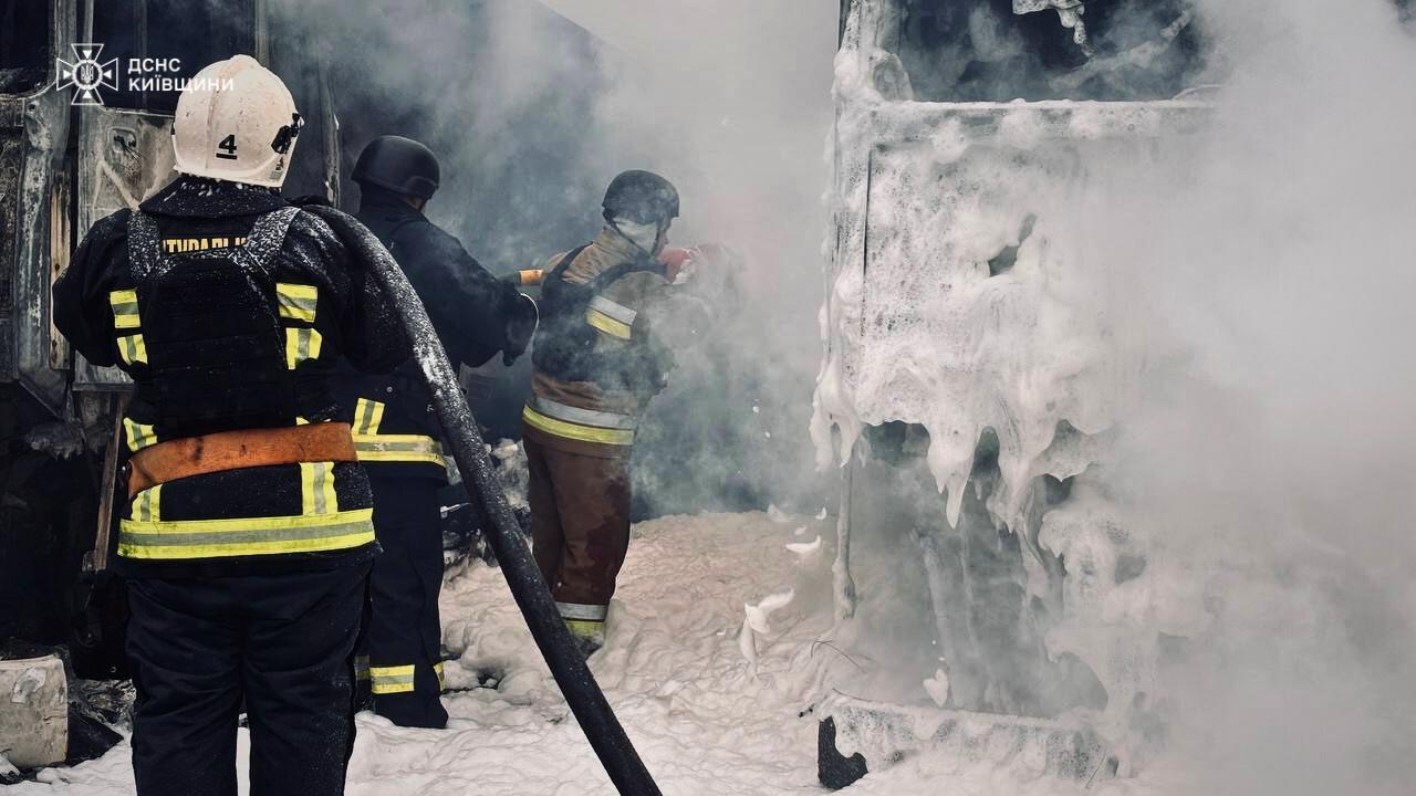 На Київщині Росія вбила жінку, 14 постраждалих: є пошкодження. Фото та відео