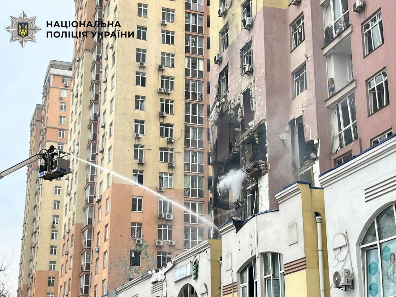 Повреждены здания в семи районах Киева, есть пострадавшие: Кличко рассказал о последствиях атаки РФ. Фото и видео