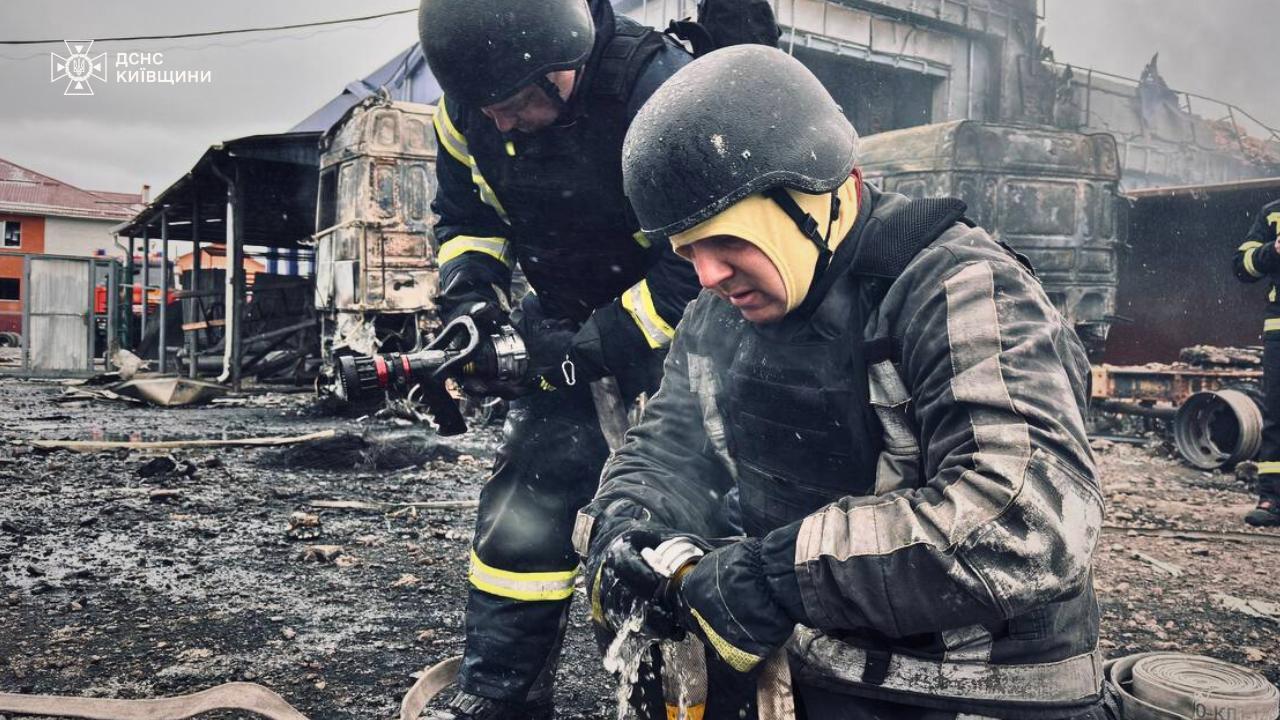 На Київщині Росія вбила жінку, 14 постраждалих: є пошкодження. Фото та відео