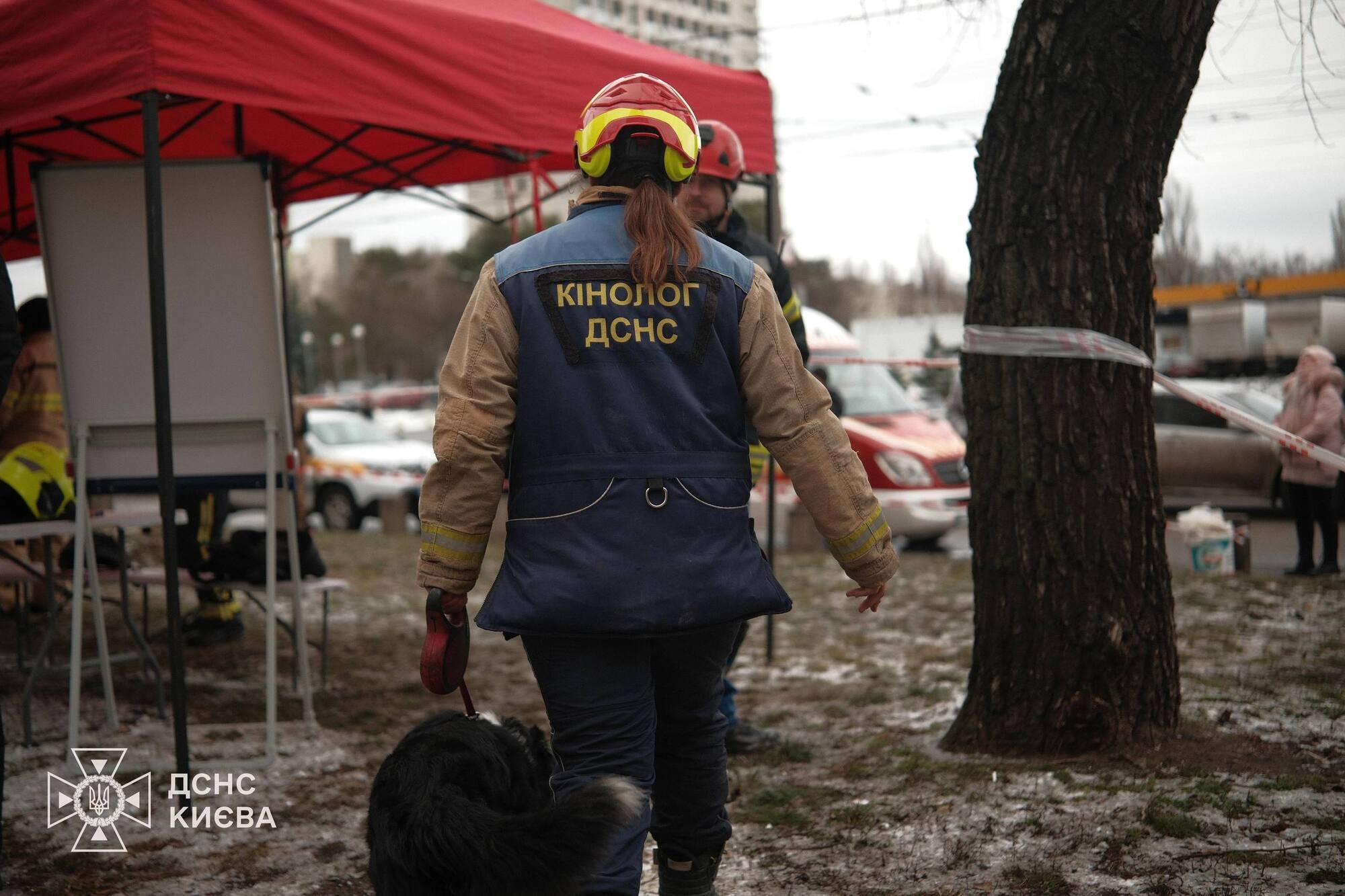 Є загиблі, десятки поранених: у МВС розповіли подробиці про наслідки російської атаки по Києву та області. Фото та відео
