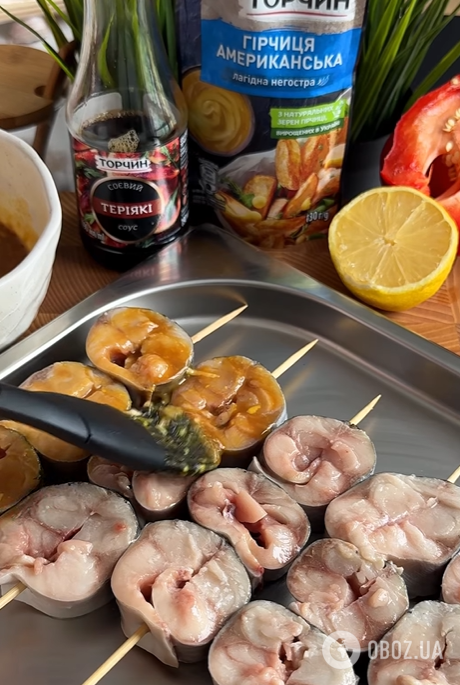 Самый простой рецепт запеченной скумбрии: что добавить, чтобы рыба получилась сочной