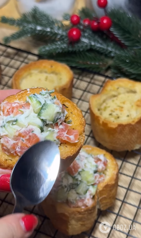 Бутерброды с красной рыбой по-новому: как оригинально подать любимую закуску на Новый год