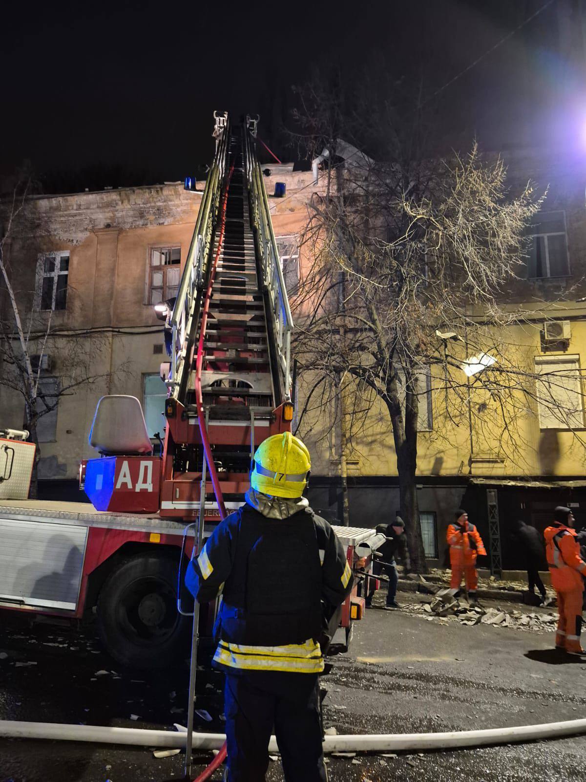 Россия атаковала Одессу: дрон попал в дом, вспыхнул пожар. Фото