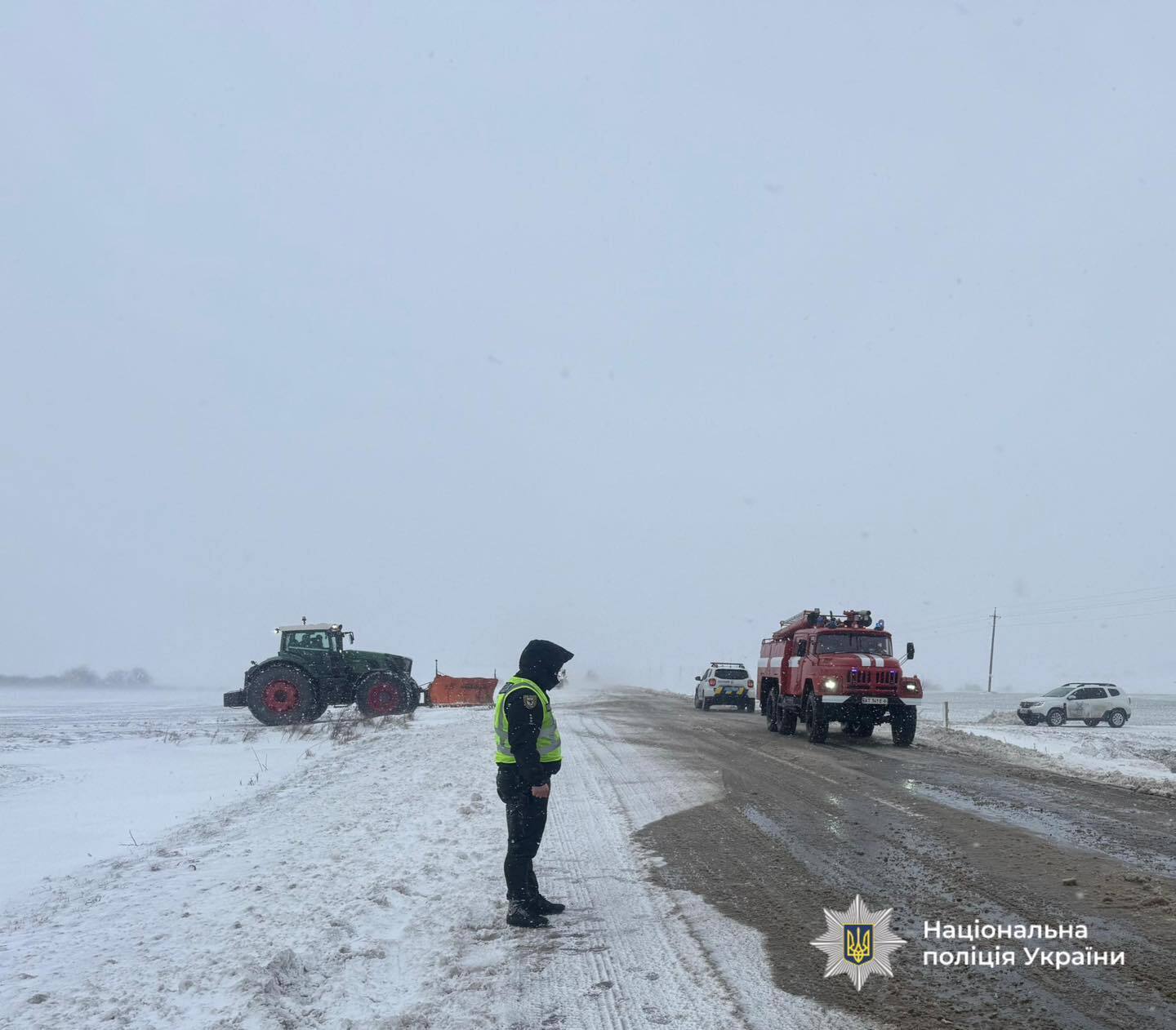 В Ивано-Франковской области рейсовый автобус попал в ДТП: есть жертва, среди пострадавших – дети. Видео