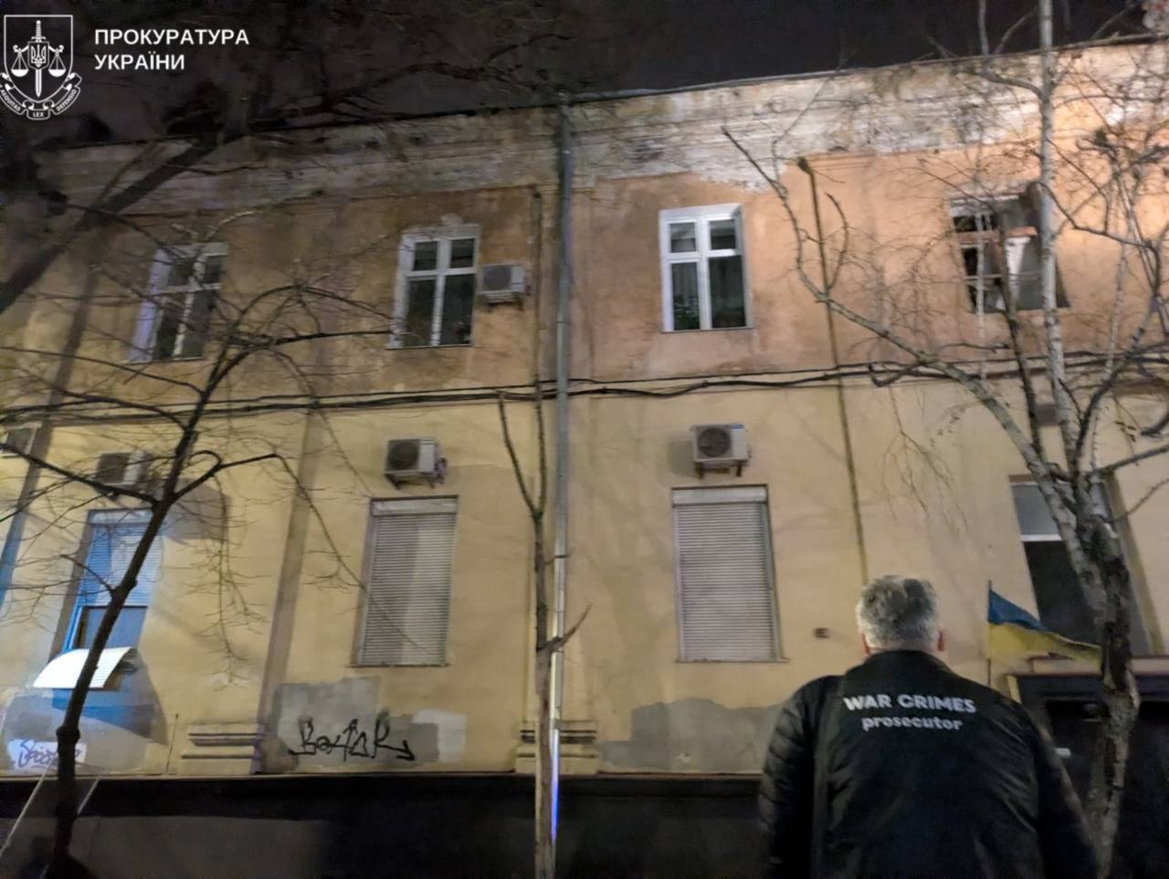 Россия атаковала Одессу: дрон попал в дом, вспыхнул пожар. Фото