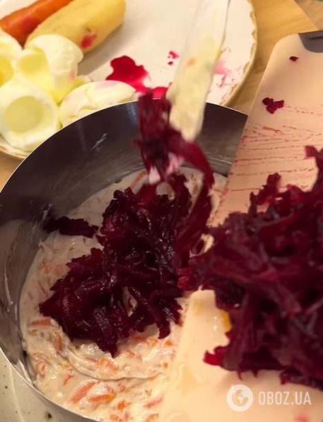 Салат "Шуба" по-королевски: что добавить в блюдо вместо привычной сельди