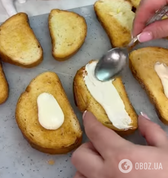 Вкуснее, чем бутерброды со шпротами: гренки "Курочки" для новогоднего стола