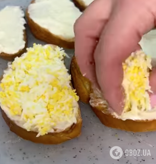 Вкуснее, чем бутерброды со шпротами: гренки "Курочки" для новогоднего стола