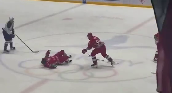 Лукашенка збили під час хокейного матчу. Відео