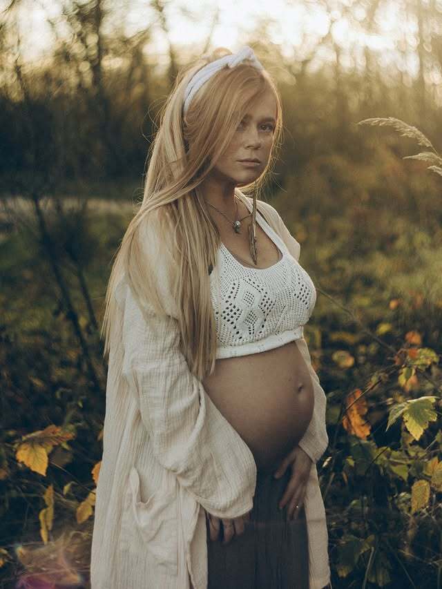 У Нікітюк – первісток, а Вірастюк став татом уп'яте: до кого з українських зірок у 2025 році завітав лелека