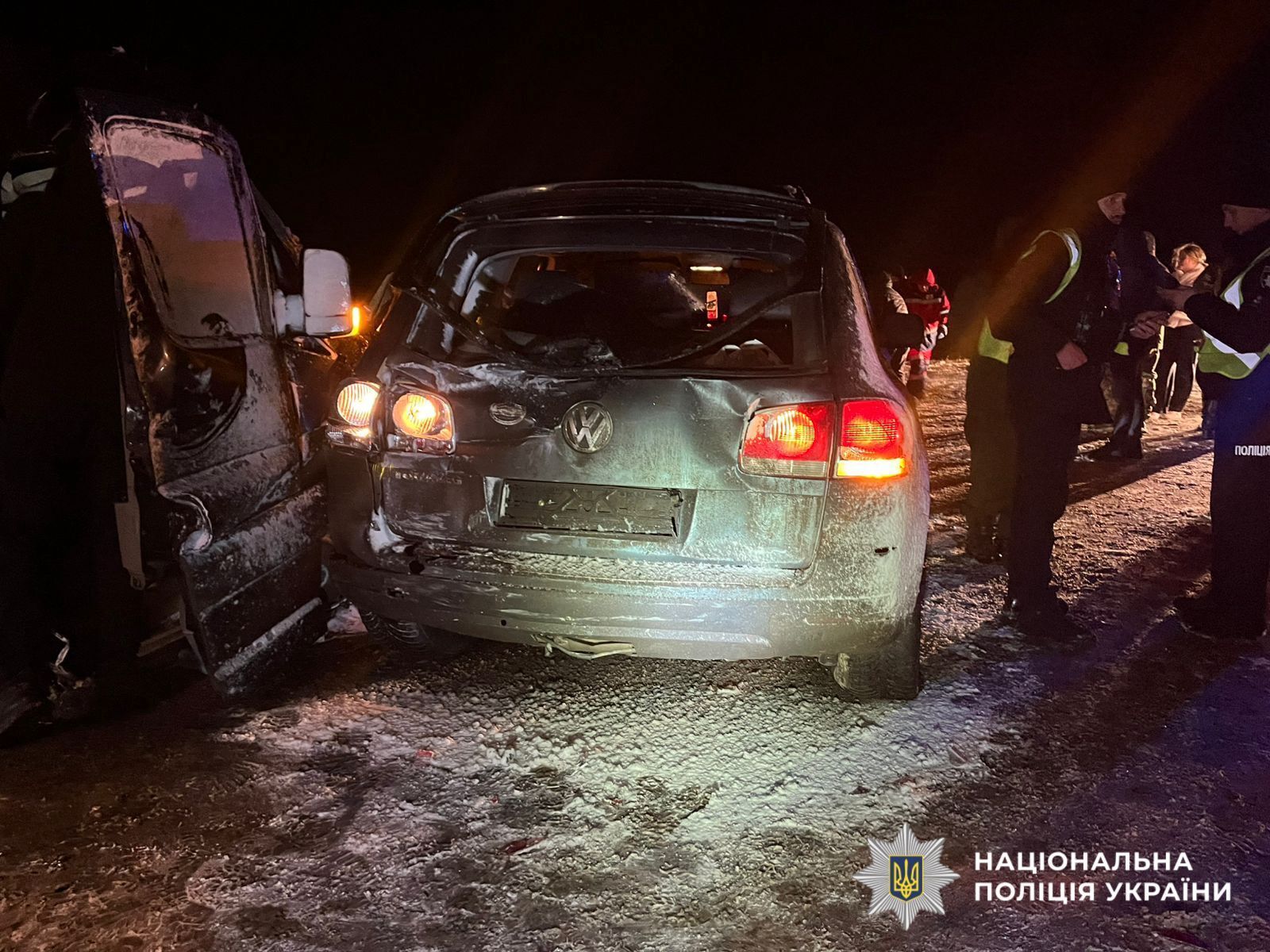 На Киевщине водитель маршрутки вылетел на встречную и столкнулся с двумя авто: есть жертва, 13 человек пострадали. Фото