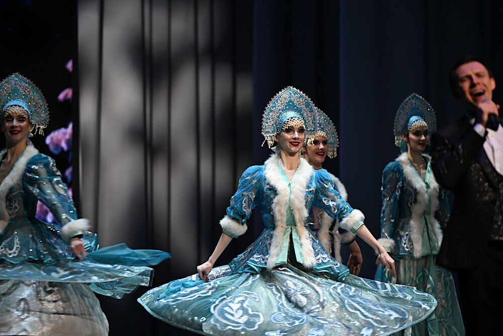 Устроили пение и танцы на костях: в оккупированном Мариуполе открыли "восстановленный" драмтеатр, где погибли сотни людей