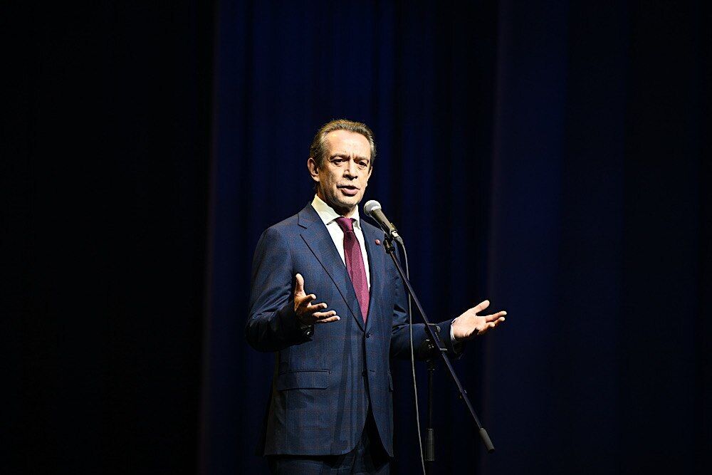 Устроили пение и танцы на костях: в оккупированном Мариуполе открыли "восстановленный" драмтеатр, где погибли сотни людей