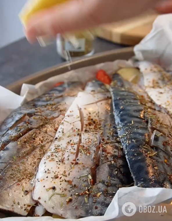 Запеченная скумбрия без запаха для праздничного стола: делимся секретами приготовления