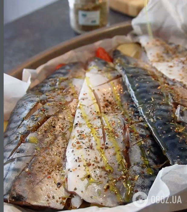 Запеченная скумбрия без запаха для праздничного стола: делимся секретами приготовления