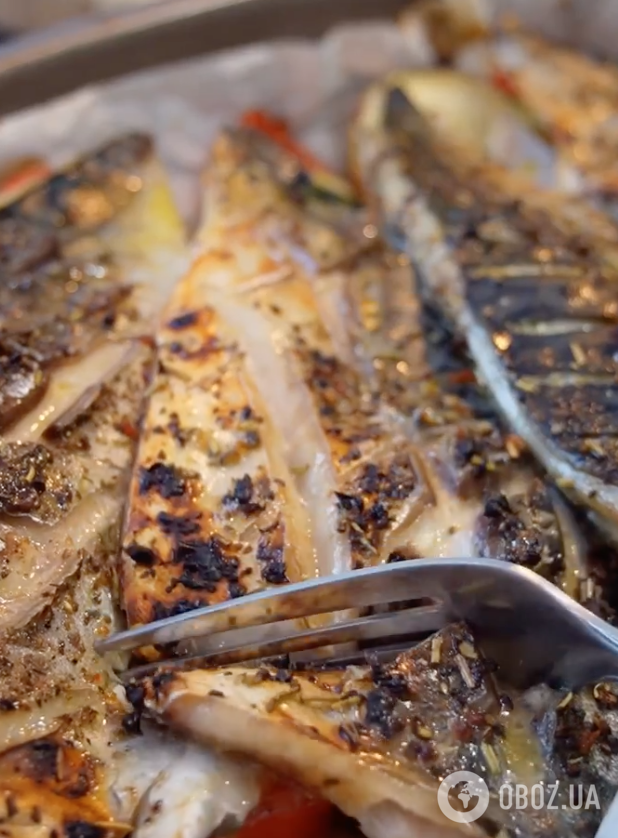 Запеченная скумбрия без запаха для праздничного стола: делимся секретами приготовления