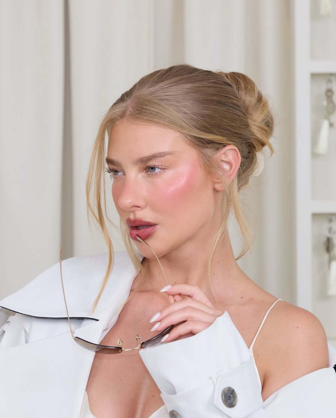 Будете в центрі уваги: як зробити на Новий рік трендовий макіяж "під омелою"