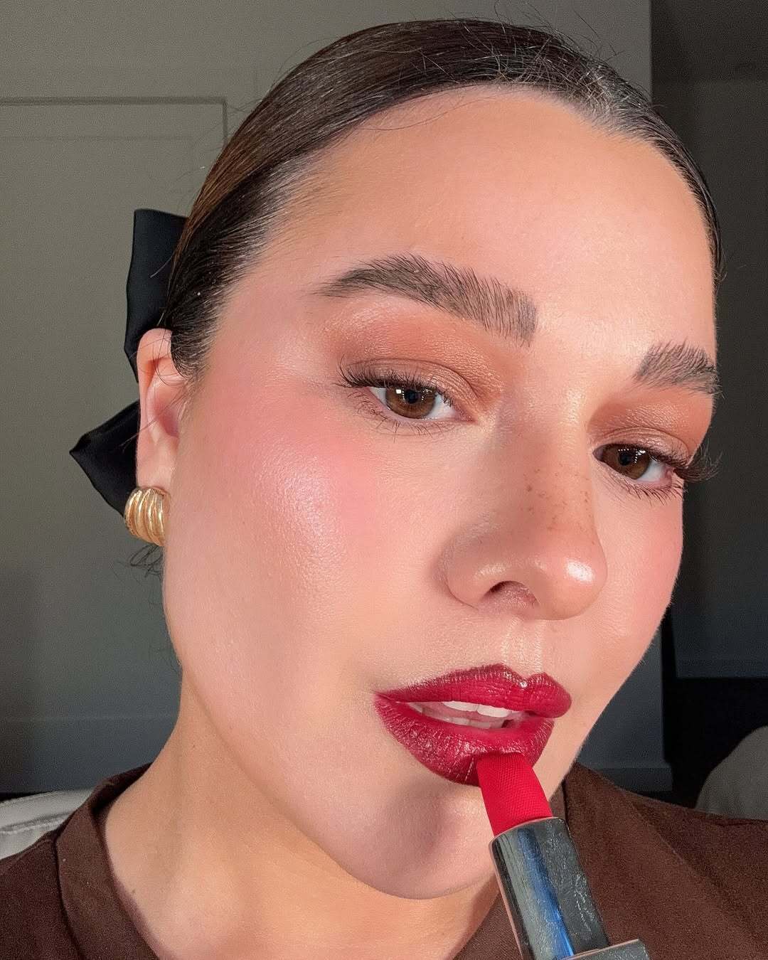 Будете в центрі уваги: як зробити на Новий рік трендовий макіяж "під омелою"