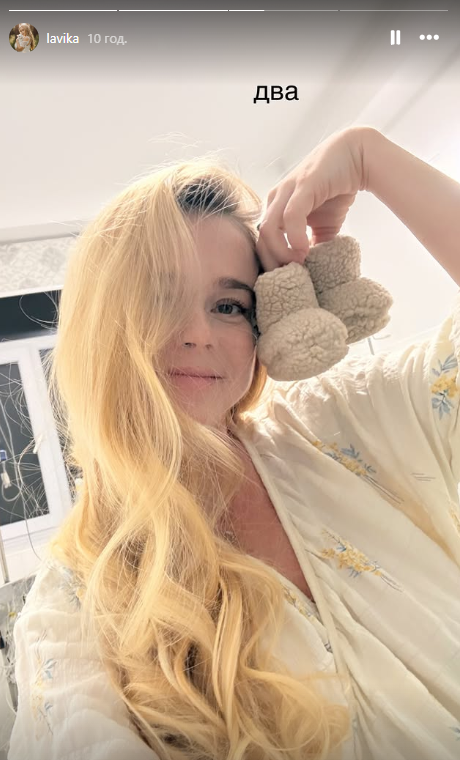 40-річна співачка Лавіка вперше стала мамою і показала "вечірку" в пологовому. Фото малюка